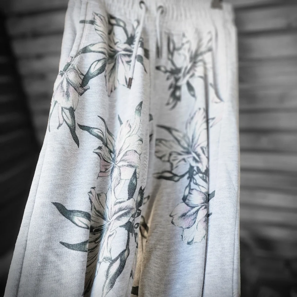BILLABONG pants grey and floral Size 8 - Picture 3 of 8